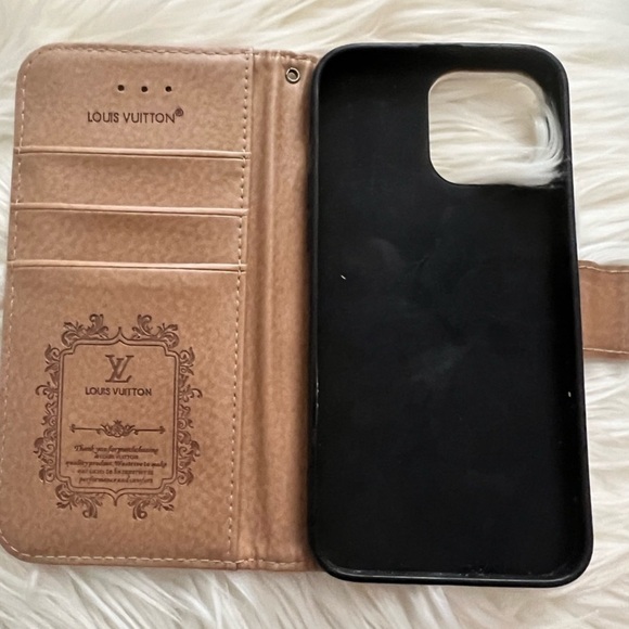 Louis Vuitton | Vintage Wallet Phone Case - Picture 7 of 7